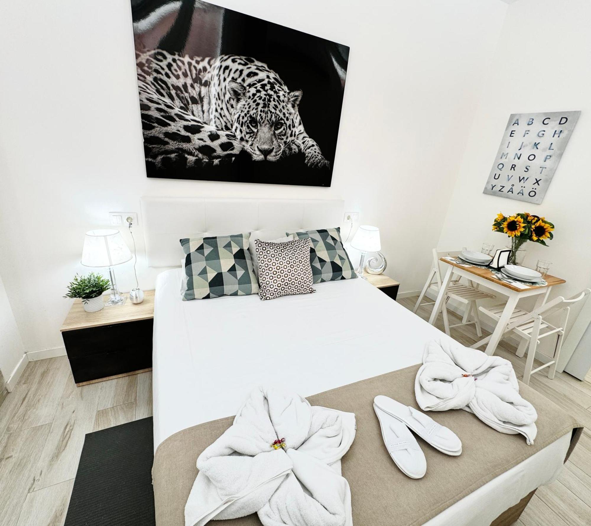 Cinco Torres Suites Madrid Kültér fotó